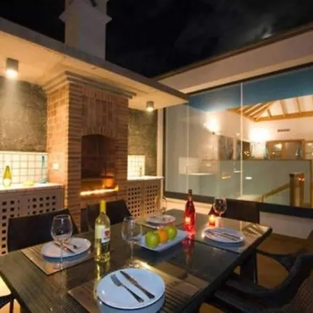 Villa deluxe con piscina privada climatizada I *